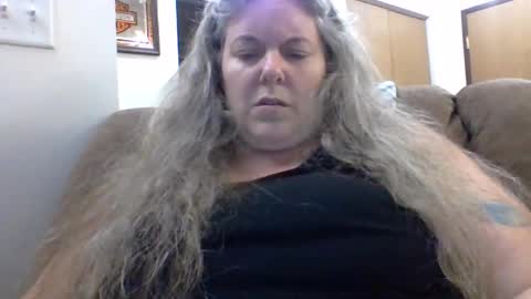 Snapshot of hippysnewhere chatting on June 5, 3:35 am hippysnewhere online show from June 5, 3:35 am