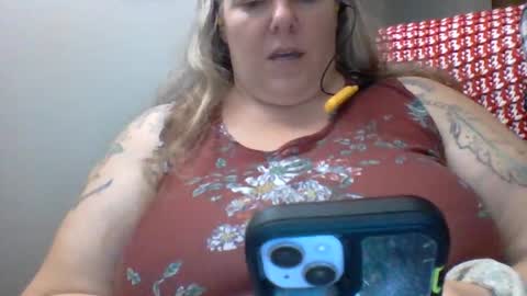 Snapshot of hippysnewhere chatting on June 7, 12:15 am hippysnewhere online show from June 7, 12:15 am