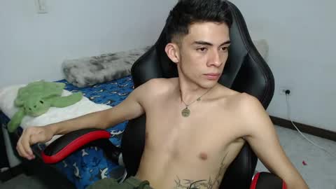 Snapshot of hiso_kai chatting on April 25, 5:32 am Hisokax online show from April 25, 5:32 am