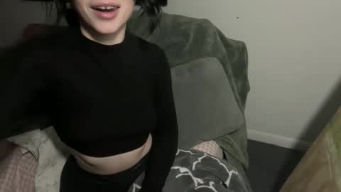 Snapshot of hoarderofpotential chatting on December 3, 5:04 am hoarderofpotential online show from December 3, 5:04 am