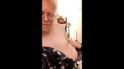 hoddermodder262716 online show from May 3, 11:11 pm