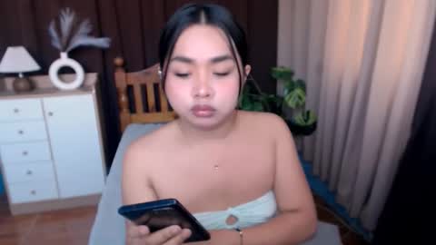 Snapshot of hoellygia chatting on March 12, 1:56 am IM NEW HERE ITS ME GIA online show from March 12, 1:56 am