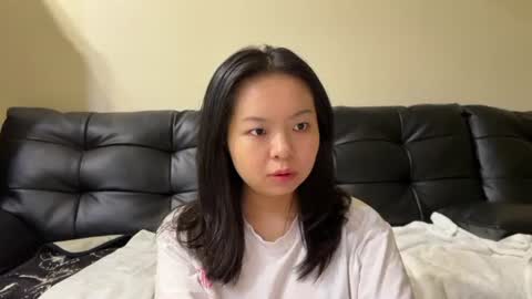 Snapshot of hola_sunflower chatting on June 8, 2:06 pm amy online show from June 8, 2:06 pm