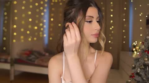 Moni Monica online show from January 8, 8:05 am