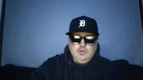 holden_minutz online show from April 2, 6:55 am