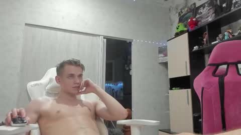 Snapshot of holiday_boys chatting on September 11, 5:57 pm Extaz Athrey Howard online show from September 11, 5:57 pm