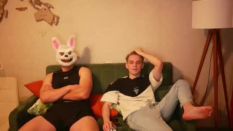 Snapshot of holiday_boys chatting on October 17, 6:43 pm Extaz Athrey Howard online show from October 17, 6:43 pm