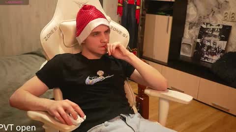 Snapshot of holiday_boys chatting on January 6, 4:27 am Extaz Athrey Howard online show from January 6, 4:27 am