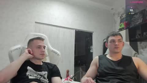 Snapshot of holiday_boys chatting on February 7, 6:44 pm Extaz Athrey Howard online show from February 7, 6:44 pm