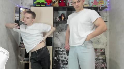 Snapshot of holiday_boys chatting on February 26, 4:28 pm Extaz Athrey Howard online show from February 26, 4:28 pm