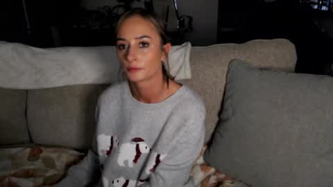 Holi Hurricane online show from December 20, 4:20 am