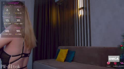 Snapshot of holl1would chatting on January 3, 10:19 pm My social media links subscribe to support me online show from January 3, 10:19 pm