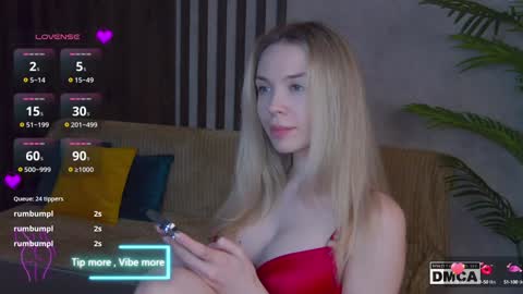 Snapshot of holl1would chatting on February 3, 10:54 pm My social media links subscribe to support me online show from February 3, 10:54 pm