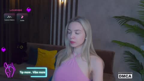 Snapshot of holl1would chatting on March 4, 3:55 am My social media links subscribe to support me online show from March 4, 3:55 am