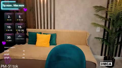 Snapshot of holl1would chatting on December 18, 9:10 pm My social media links subscribe to support me online show from December 18, 9:10 pm