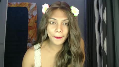 holliescarlet online show from December 14, 7:07 am