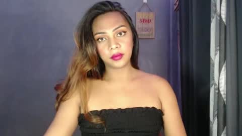 holliescarlet online show from December 16, 6:32 am