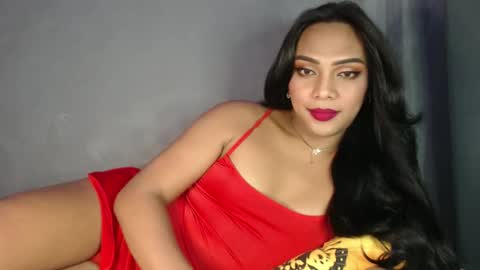 holliescarlet online show from January 4, 12:05 am