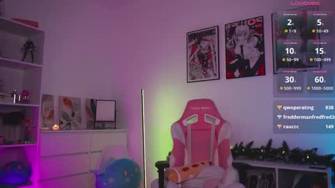 Snapshot of holliwould_ chatting on December 5, 7:17 pm Holli online show from December 5, 7:17 pm