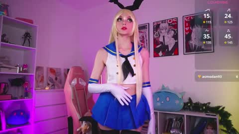 Snapshot of holliwould_ chatting on December 6, 4:28 pm Holli online show from December 6, 4:28 pm