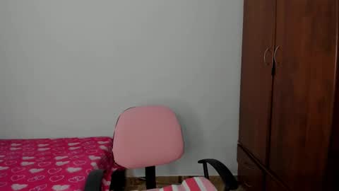 Snapshot of holly0550 chatting on October 17, 3:58 pm holly... online show from October 17, 3:58 pm