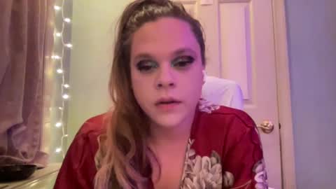 Snapshot of holly23hopefull chatting on December 16, 2:57 am Hollys Drive threw Side Of CB. online show from December 16, 2:57 am