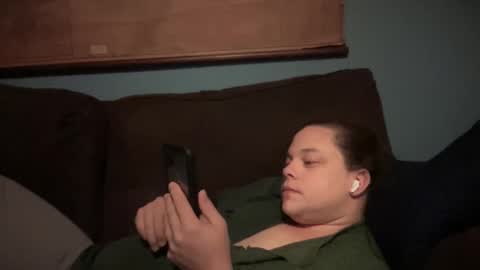 Hollys Drive threw Side Of CB. online show from October 31, 6:14 am