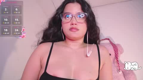 Snapshot of holly_16 chatting on December 4, 11:57 pm holly_16 online show from December 4, 11:57 pm
