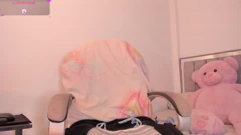 Snapshot of holly_16 chatting on February 26, 9:58 pm holly_16 online show from February 26, 9:58 pm