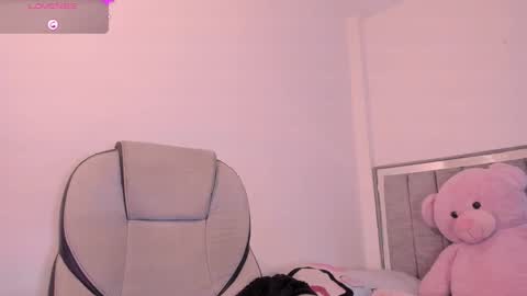 Snapshot of holly_16 chatting on March 17, 1:10 am holly_16 online show from March 17, 1:10 am