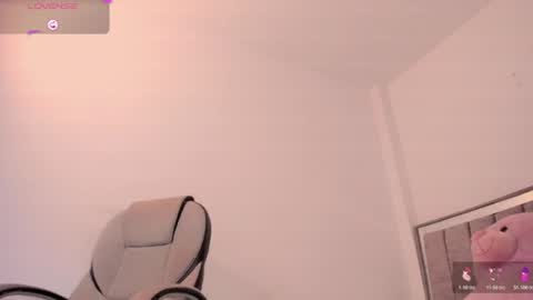 holly_16 online show from June 25, 6:12 pm