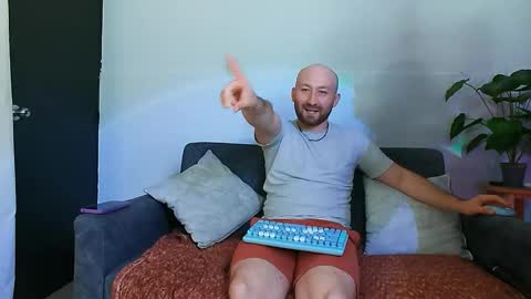 Holly and Honey online show from November 12, 9:58 pm