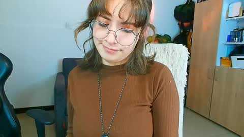 Holly and Honey online show from April 13, 10:15 pm