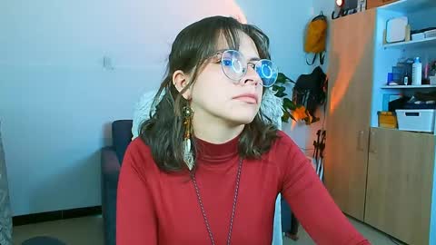 Holly and Honey online show from April 23, 10:56 pm