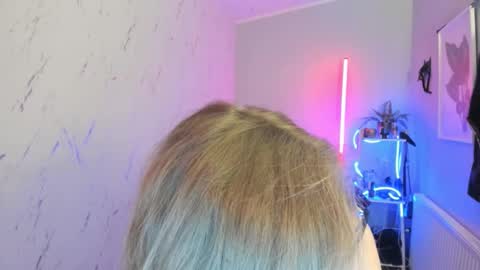 Holly online show from October 28, 6:32 pm