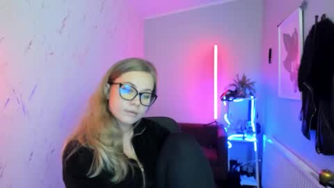 Holly online show from November 12, 7:13 pm