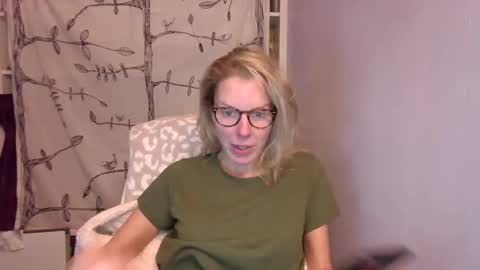 holly_bourbon online show from October 16, 2:34 am