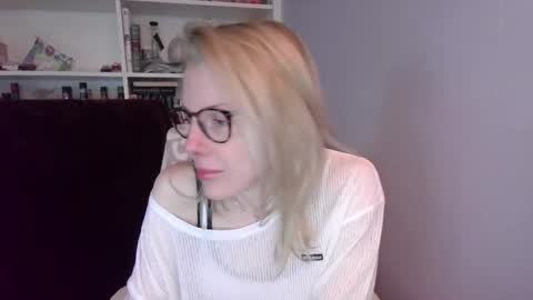 holly_bourbon online show from March 4, 6:58 pm