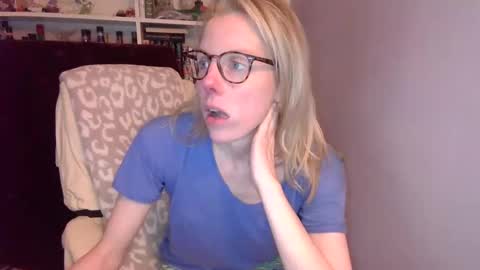 holly_bourbon online show from March 9, 11:31 pm