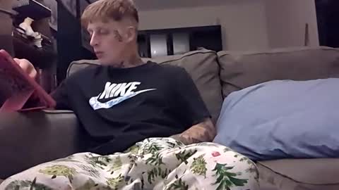 Snapshot of holly_dom_gore chatting on December 16, 3:11 am holly_dom_gore online show from December 16, 3:11 am