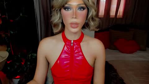 holly_goddessxx online show from March 20, 3:55 am