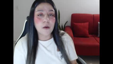 Snapshot of holly_itzel chatting on July 19, 3:10 am Itzel online show from July 19, 3:10 am