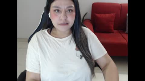Snapshot of holly_itzel chatting on July 20, 3:54 am Itzel online show from July 20, 3:54 am