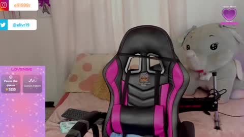 Snapshot of holly_jorda chatting on January 31, 4:59 pm online show from January 31, 4:59 pm