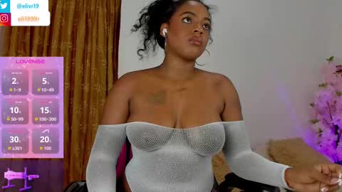 Snapshot of holly_jorda chatting on September 17, 5:03 pm online show from September 17, 5:03 pm