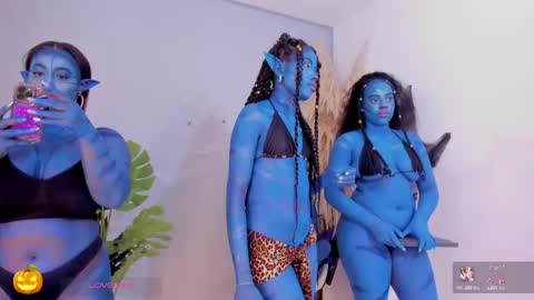 Snapshot of holly_jorda chatting on October 31, 11:55 am online show from October 31, 11:55 am