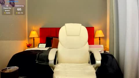 Holly Madisson online show from November 16, 1:06 pm