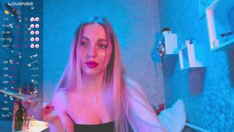 Snapshot of holly_molly8 chatting on January 3, 8:11 pm holly_molly8 online show from January 3, 8:11 pm