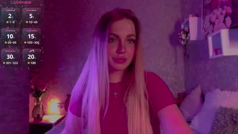 Snapshot of holly_molly8 chatting on February 25, 7:58 pm holly_molly8 online show from February 25, 7:58 pm
