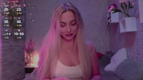 Snapshot of holly_molly8 chatting on September 11, 3:34 pm holly_molly8 online show from September 11, 3:34 pm